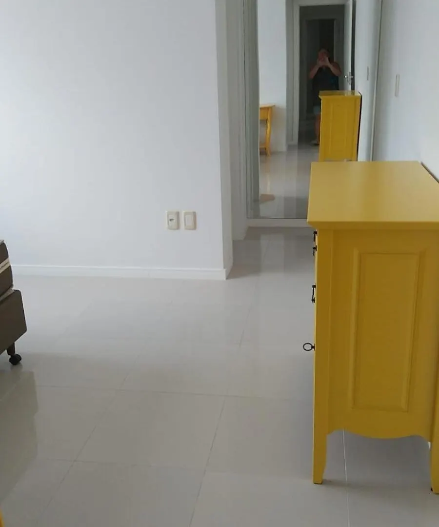 Apartamento Uma Quadra Da Praia 봄비나스